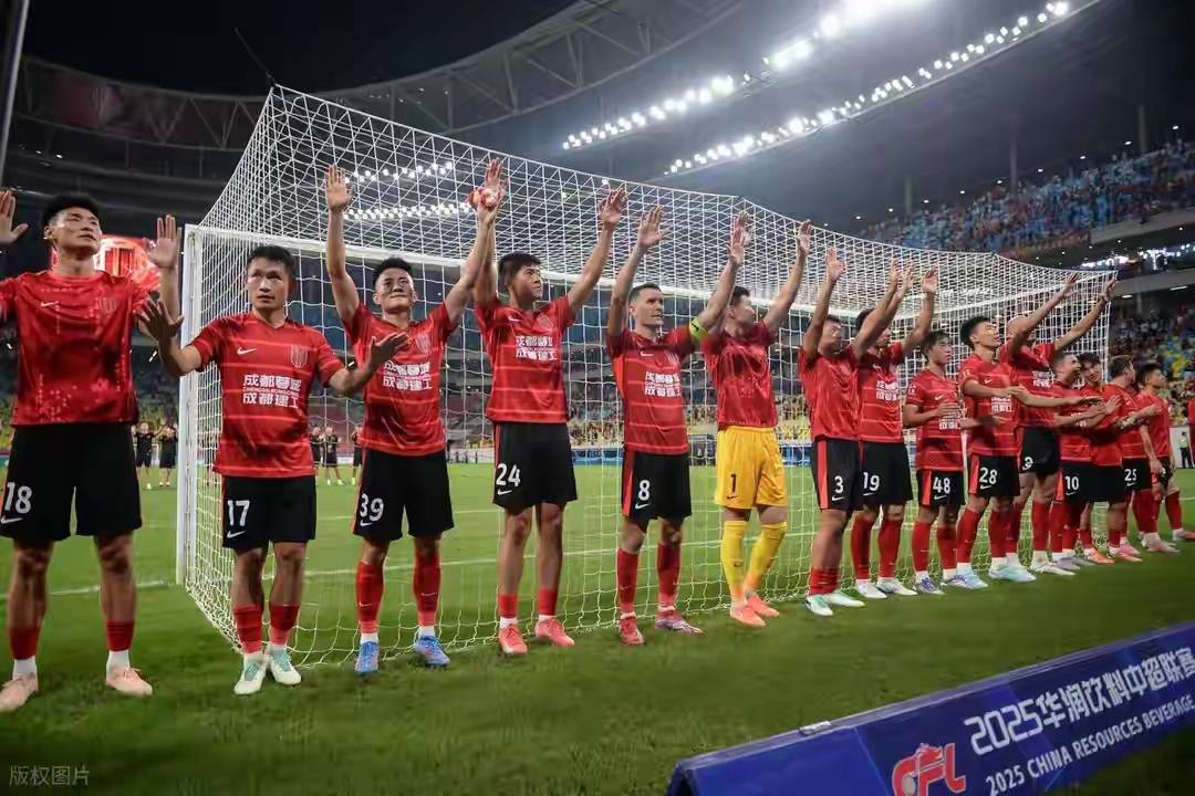 转会期成都蓉城调整名单以备NBA总决赛;完成体检环节打磨;球迷炸锅;更衣室氛围转暖的简单介绍 转会期成都蓉城调整名单以备NBA总决赛;完成体检环节打磨;球迷炸锅;更衣室氛围转暖的简单介绍